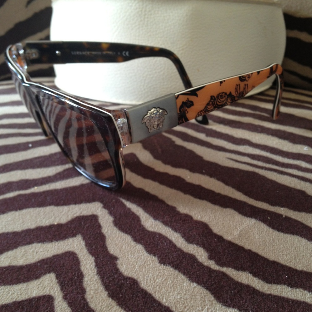 ⬇Reduced Versace havana baroque sunglasses 4192